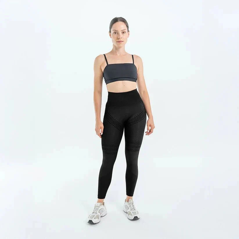 3D-formende leggings i sort med høj talje set forfra